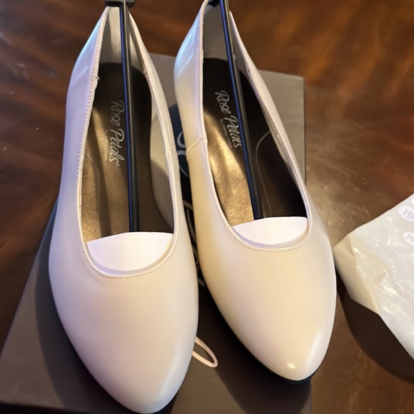 (#132) NWT ladies beige flats by Rose Petals/Walking Cradles. Size 6 1/2 medium - Picture 7 of 8